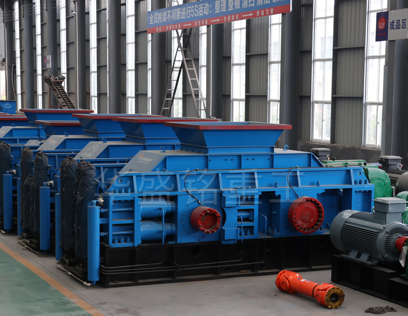 數(shù)控全自動全液壓對輥制砂機多少錢？如何選擇制砂設備廠家？