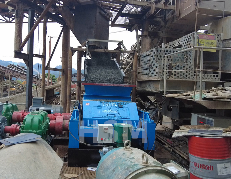 河卵石對輥制砂機多少錢一臺？