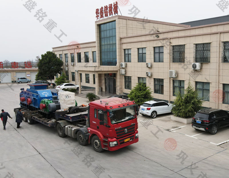 時(shí)產(chǎn)200噸對(duì)輥液壓制砂機(jī)，處理鵝卵石、石灰石的出砂效果怎么樣呢？